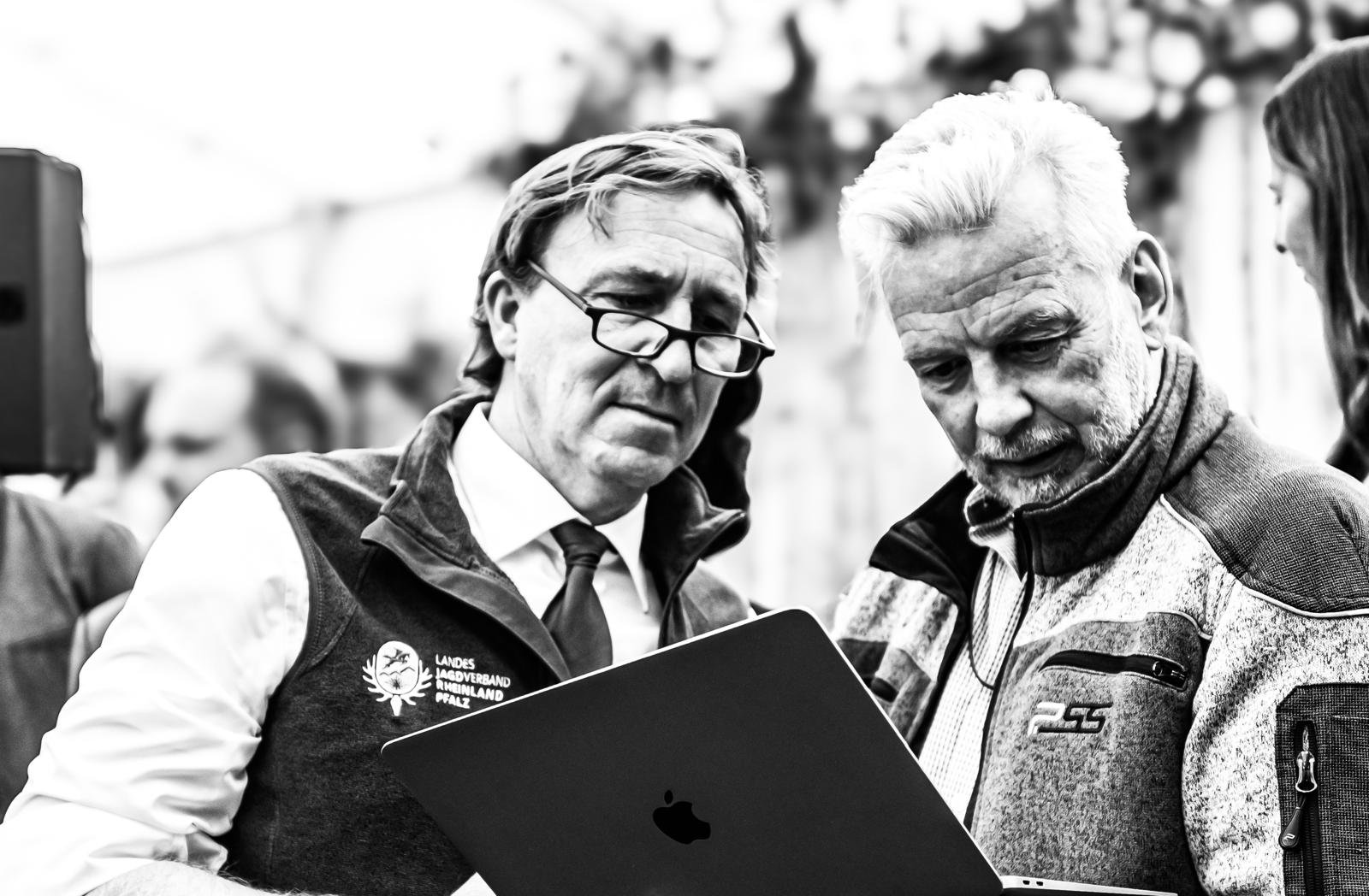 Christoph Hildebrand and Michael Ohlhoff looking at a laptop together